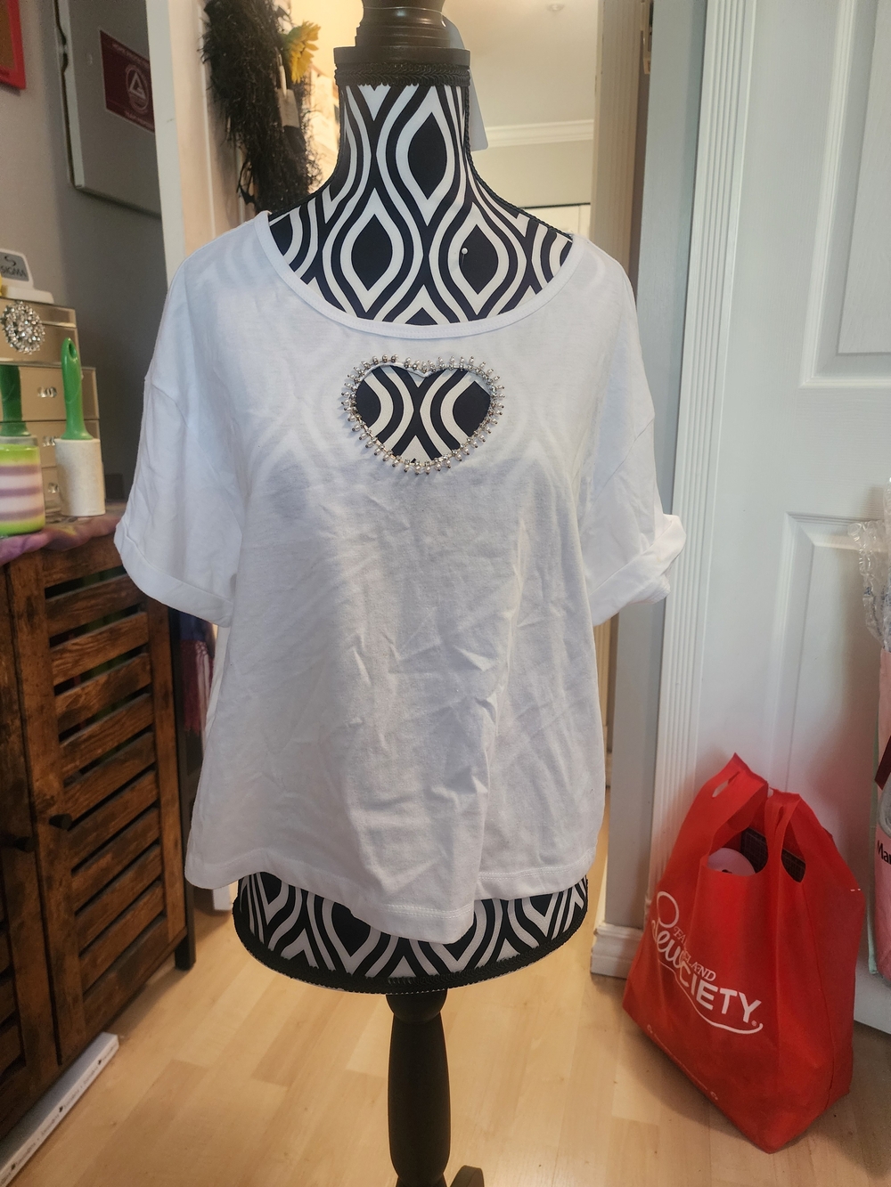 Classic White Heart-Detail Women's Tee